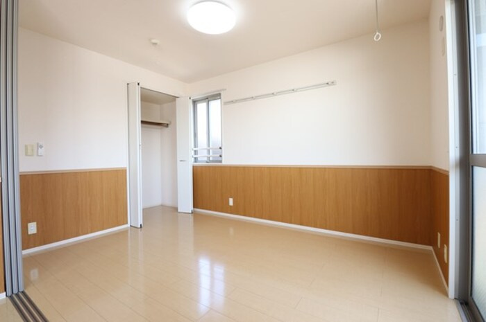 ハピネス Ｃ【設備】洋室