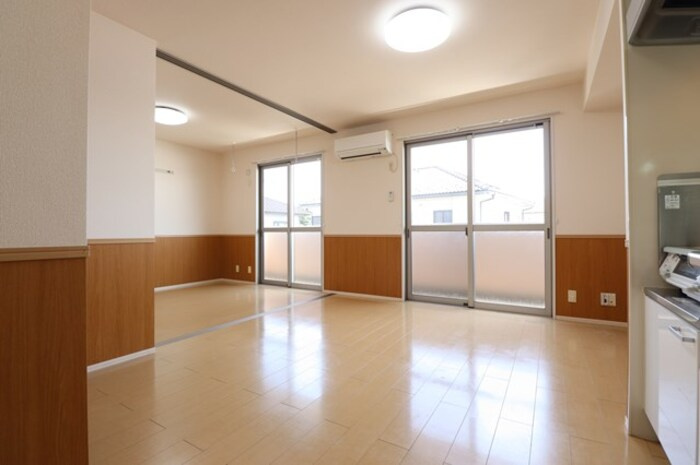 ハピネス Ｃ【居間・リビング】ダイニングキッチン