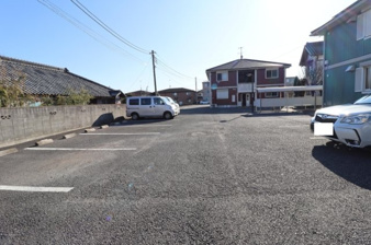 ハピネス Ａ・Ｂ【駐車場】駐車場