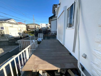 南側お庭植栽伐採完了です♪ウッドデッキを新設して人工芝や砂利を敷きます♪