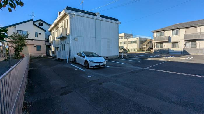 建物横駐車場