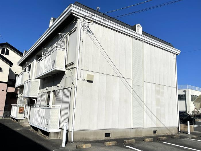 【外観】 南西向きのアパートです