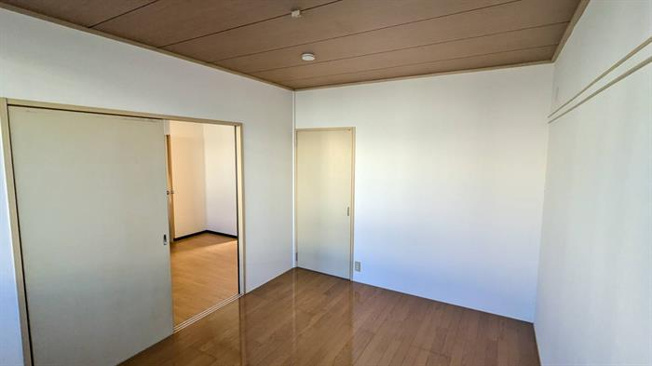 北側の洋室6帖です