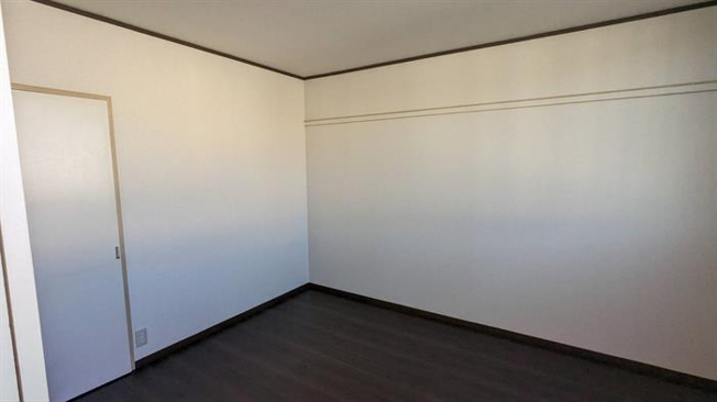 北側6帖洋室の収納側です