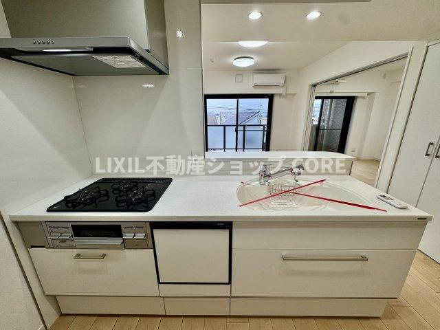 藤和シティホームズ大和パークサイドビュー【キッチン】リビングを見渡せるカウンターキッチンで、お子様の様子を伺いながら食事の支度が可能！
