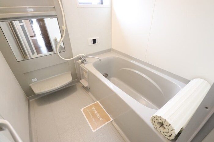 ＣＯＴＥＡＵ ＶＥＲＴ(ｺｰﾄｳﾞｪｰﾙ)【浴室】追い焚き給湯式浴室（小窓・浴室換気乾燥機付）