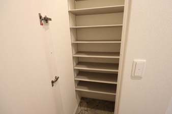 代官山シティヒルズ B【玄関】トールタイプの姿見付シューズクローク