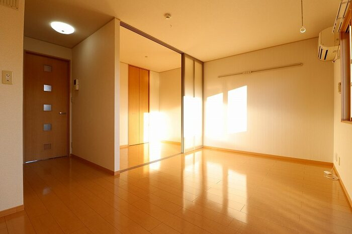 グランドゥール【設備】リビング全景（別角度）