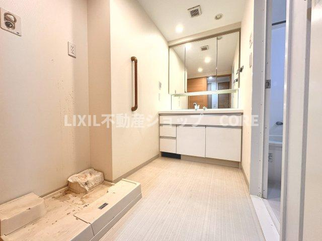 日神パレステージ小田急相模原フロント落ち着いた空間を演出するカラーと、ゆったり落ち着いてお使い頂ける広さが魅力のパウダールーム。