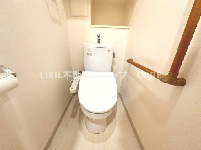 日神パレステージ小田急相模原フロント【トイレ】見た目もスッキリとしたデザインのトイレには温水洗浄暖房便座付き。