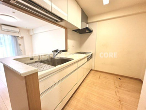 日神パレステージ小田急相模原フロント【キッチン】カウンターキッチンはリビングを見渡せるので、お料理番組やドラマを見ながら作業ができます。