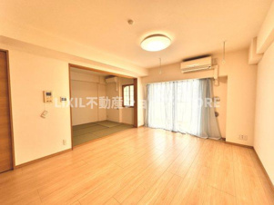 日神パレステージ小田急相模原フロント【居間・リビング】天気の良い日は是非窓を開けて風通しの良さもご体感下さい。明るいＬＤＫがご家族団欒の時を包みます。