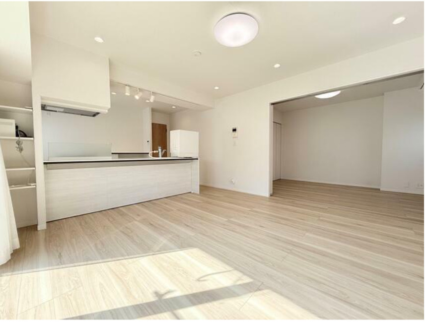 北千住ビューハイツ【周辺】【ローソン千住桜木一丁目店】550m 徒歩８分