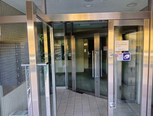 北千住ビューハイツ【エントランス】オートロック、防犯カメラ付きでセキュリティ面も安心です！