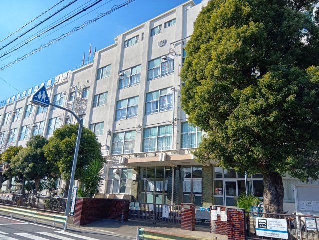 足立区西伊興４丁目【周辺】【足立区立伊興中学校】３００ｍ　徒歩４分