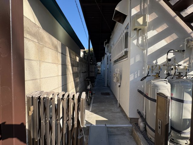 新里コーポ【共有部分】自転車置き場のスペースがあります