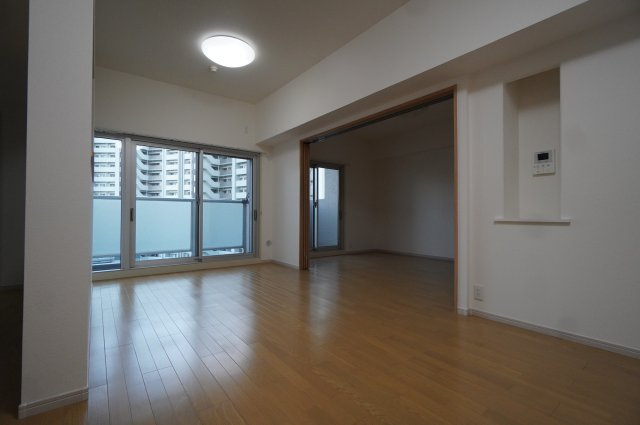 コスモ川口並木元町エグゼ【居間・リビング】