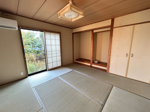 汐屋町売家【和室】伝統の趣。床の間と仏間を備えたゆとりの和室！！