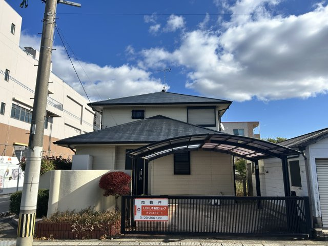 汐屋町売家【外観】デザイン性の高い外観。機能的な門扉とカーポート！