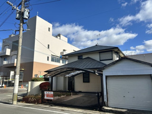 汐屋町売家【外観】閑静な街の角地。モダンな2階建てで新生活を！