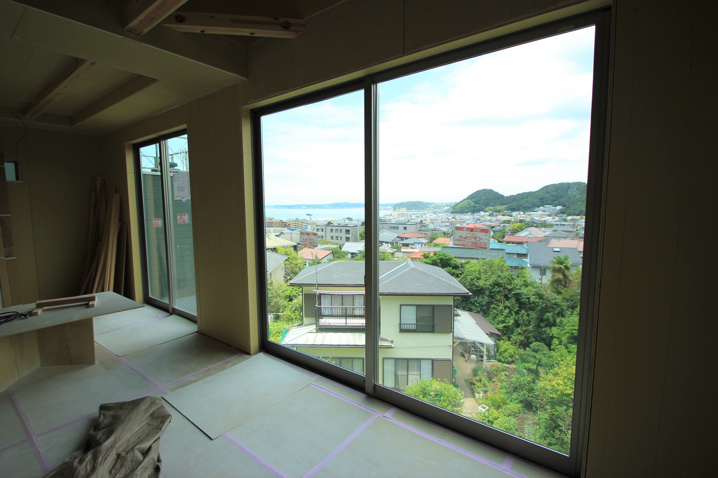 そろそろ完成！葉山町堀内の海見え新築戸建て！！の画像