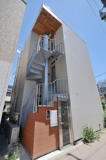 ウッディな暖かみのある部屋。大人雰囲気漂う都内のデザイナーズ賃貸②