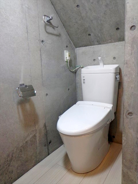 トイレもコンクリート