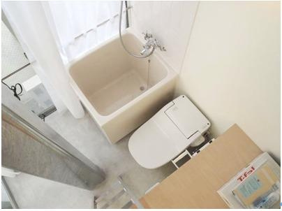 トイレスペースとシャワー