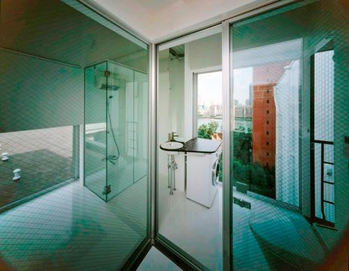 ガラス張りのオシャレでスタイリッシュな賃貸デザイナーズマンション物件 安い 格安 激安賃貸なら部屋まる