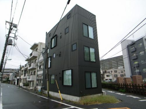 箱みたいな外観
