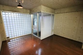 コンクリートがいい味を出しているデザイナーズマンション！