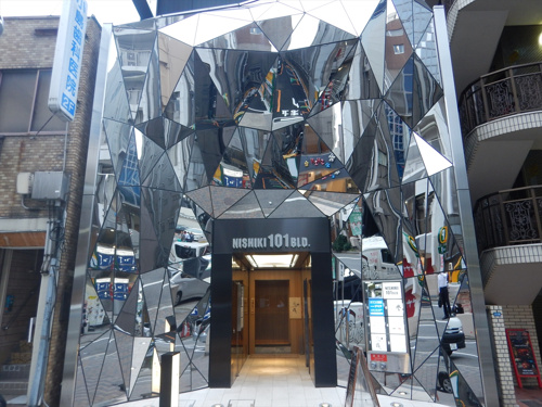 建物とアートの画像