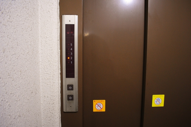 賃貸マンションのエレベーターで重要なチェックポイントとは？の画像