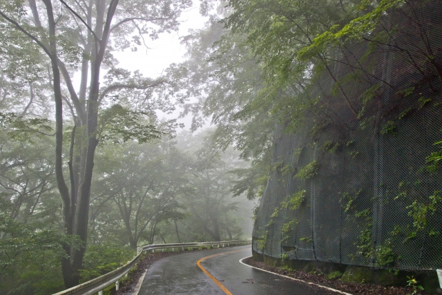 冬場の峠はスタッドレスで走れる？軽井沢暮らしに必要な車の準備とはの画像