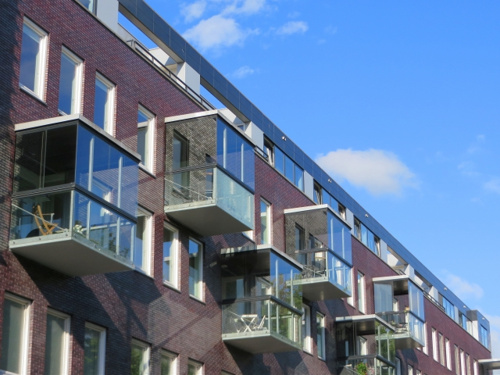 旧耐震基準と新耐震基準の建物の画像