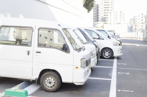 オフィスの駐車場を探すポイントは？敷地内と敷地外を比較解説の画像