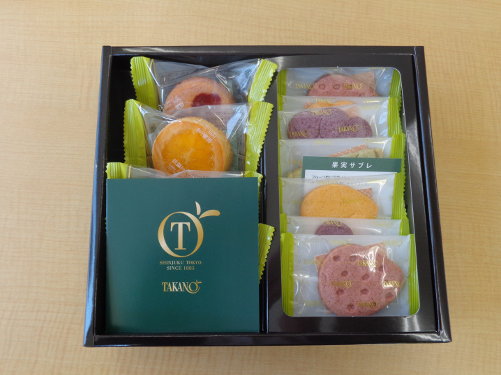 引き渡しの際にお菓子頂きましたの画像