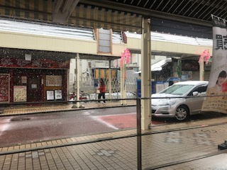 季節外れの雪とコロナ対策の画像