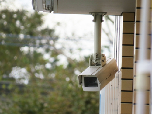 賃貸マンションに防犯カメラを後付け！個人で設置する場合の注意点は？の画像