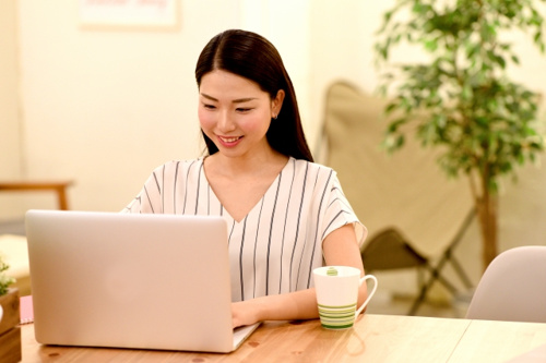 自宅にいながらお部屋探しの内見ができる?オンライン内見とは?