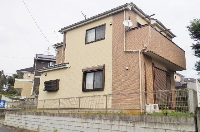 「太陽光発電とエコキュート付きの2階建4LDK。陽当たり＆通風良好！」の画像