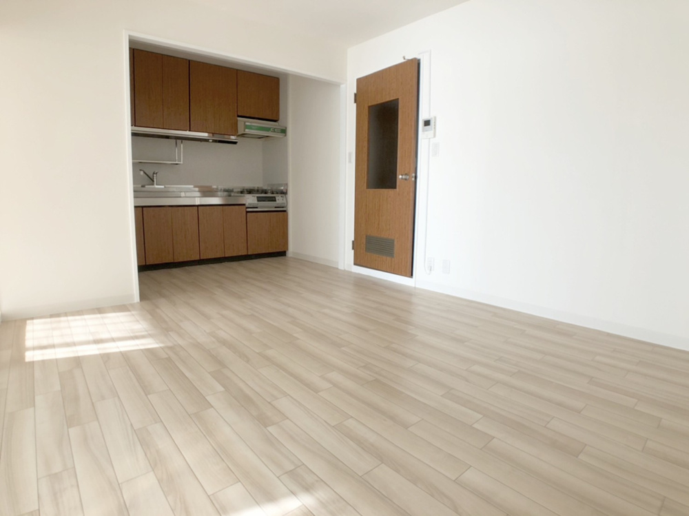 「内装リフォーム済みでピカピカ、暮らしやすい3DKが890万円！　周辺施設充実☆」の画像