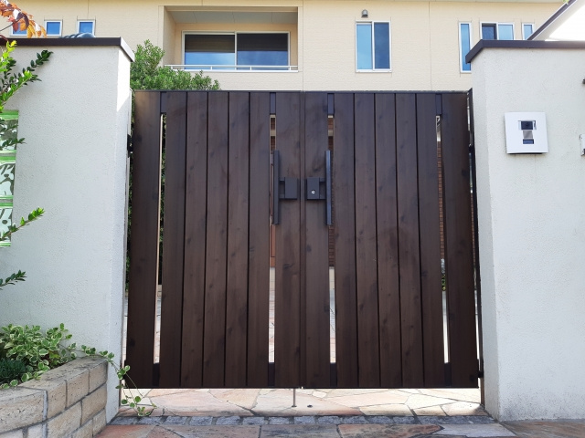戸建てに門扉は必要 設置するメリット デメリットをご紹介 広島市の不動産情報 戸建て 土地 ならオールハウス株式会社