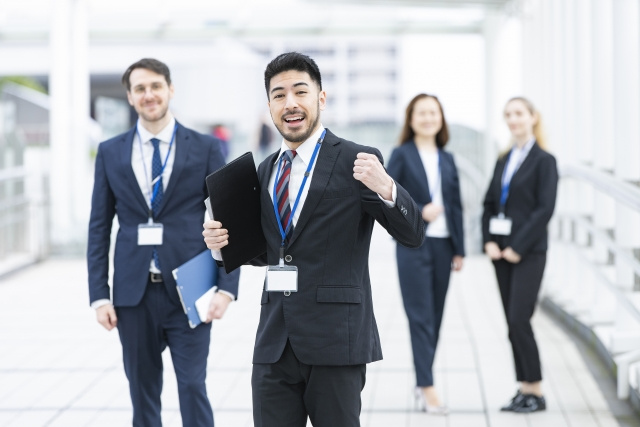 外国人を雇用する場合の就業規則！内容や作成する際の注意点とは...の画像