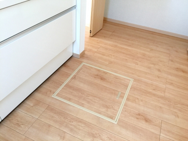 不動産購入時に注目したい「床下収納」の設備！メリットや注意点...の画像