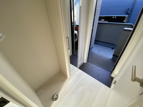 姿見がついた下駄箱