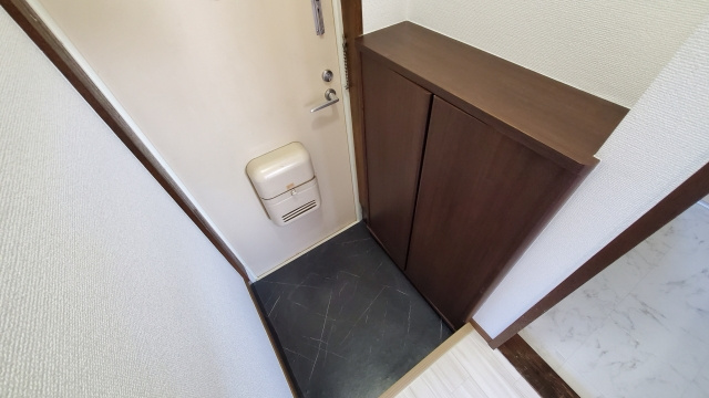 玄関が狭いと思ったら試したい収納＆おしゃれ空間づくりのための...の画像