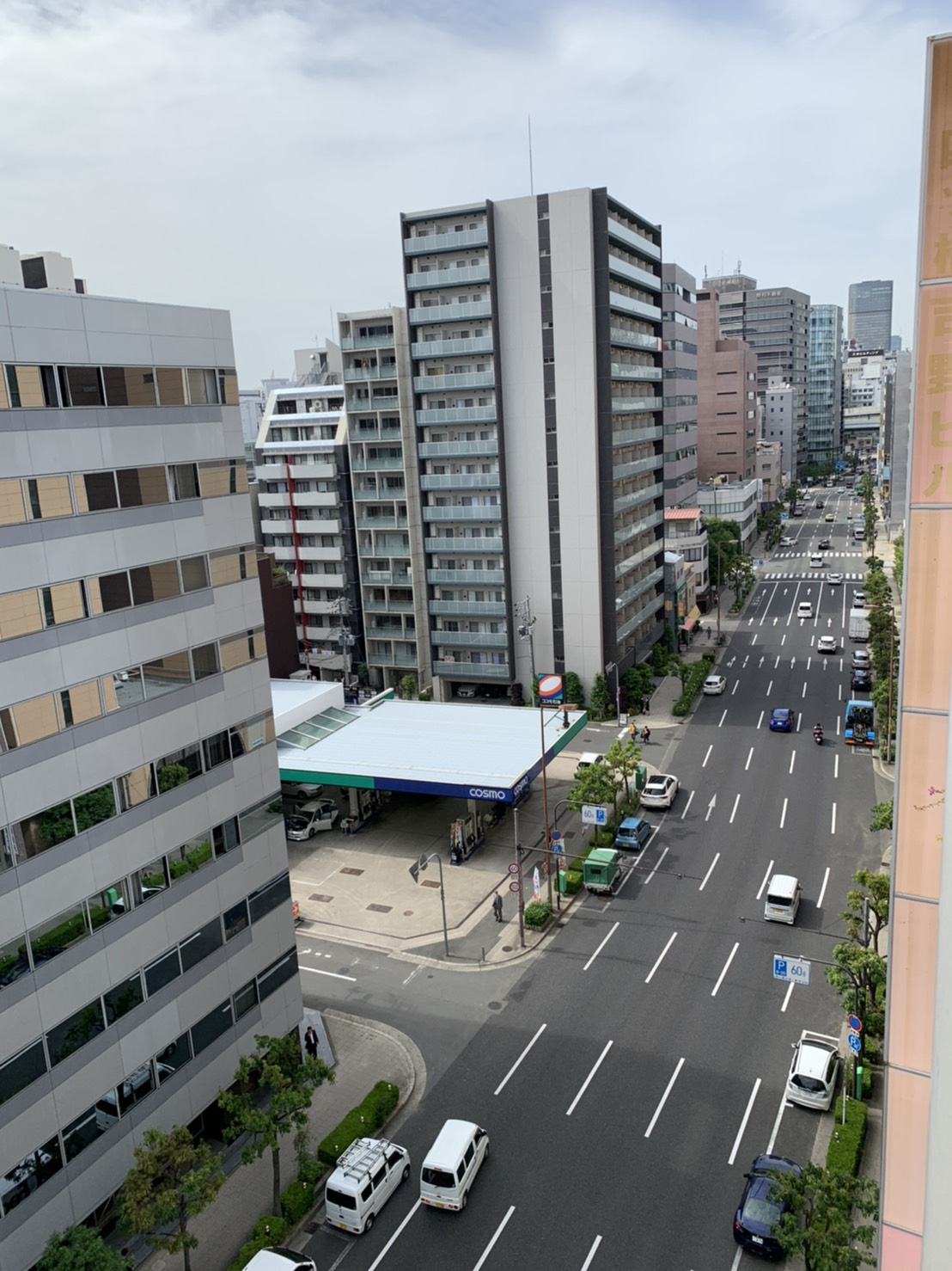 四ツ橋筋に面している弊社オフィス。バルコニーから眺めると…。...の画像
