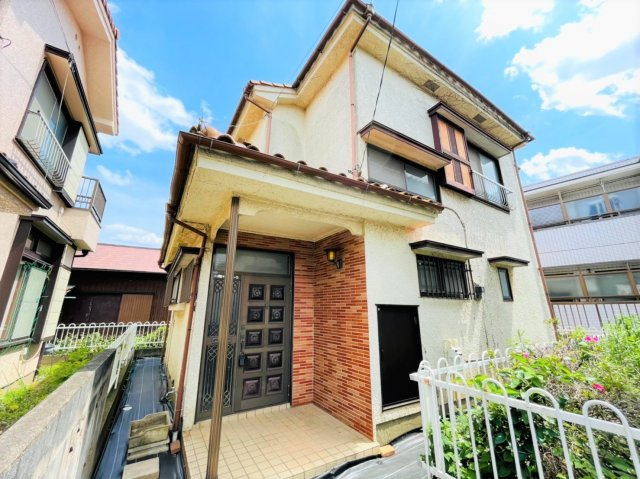 「なんといっても一部リフォーム済みで800万円切りの価格がうれしい2階建て4DK♪ お問い合わせはお早めに！」の画像