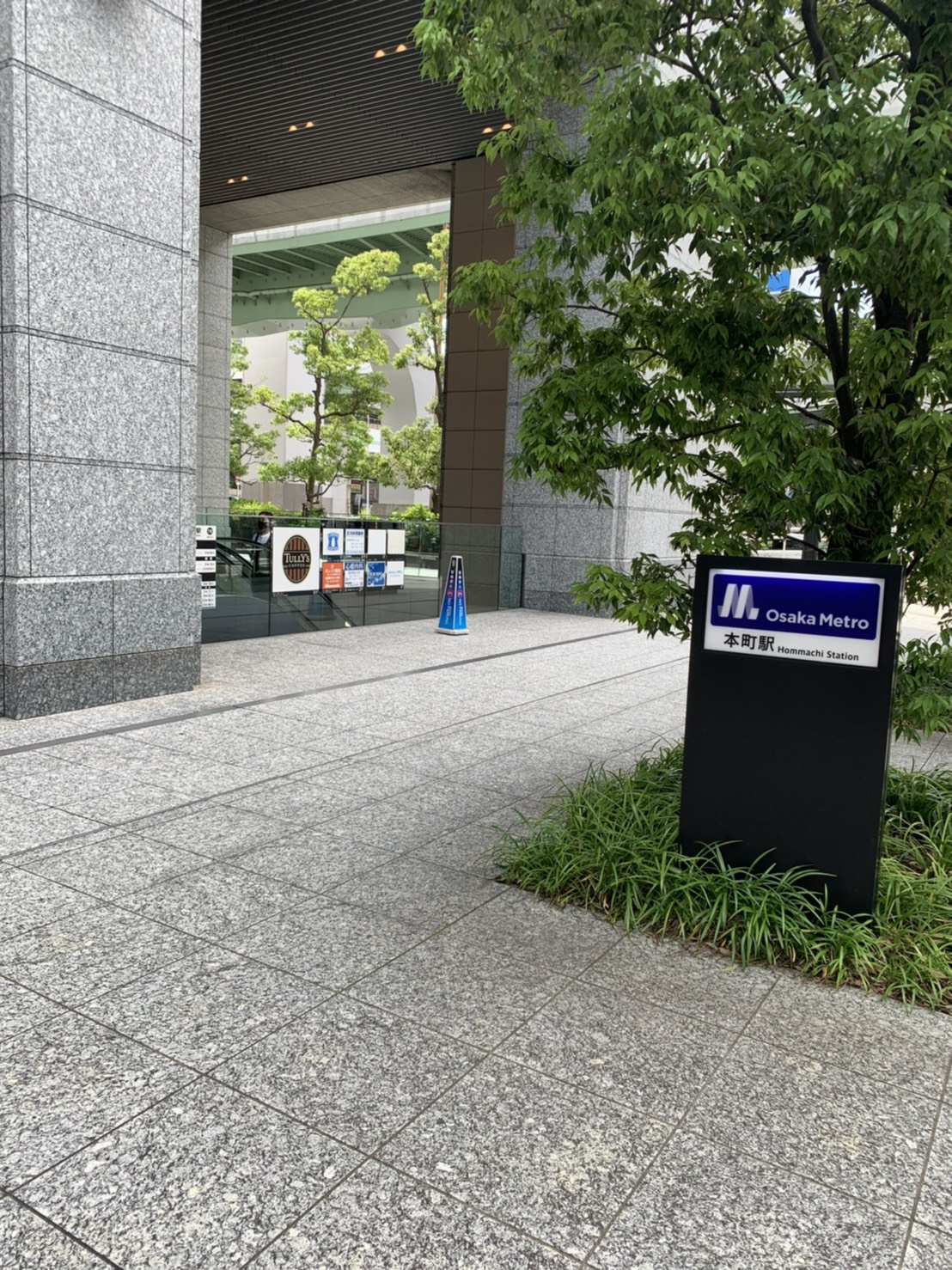 大阪メトロの本町駅　出口がいっぱい！の画像
